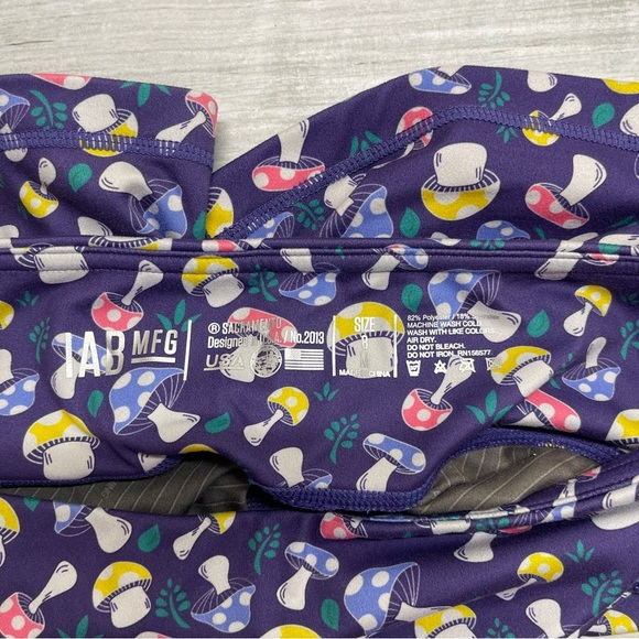 I Am Becoming IMB No Ride Workout 5” Inseam Shorts Purple Mushroom Women’s M(8) - Picture 5 of 12